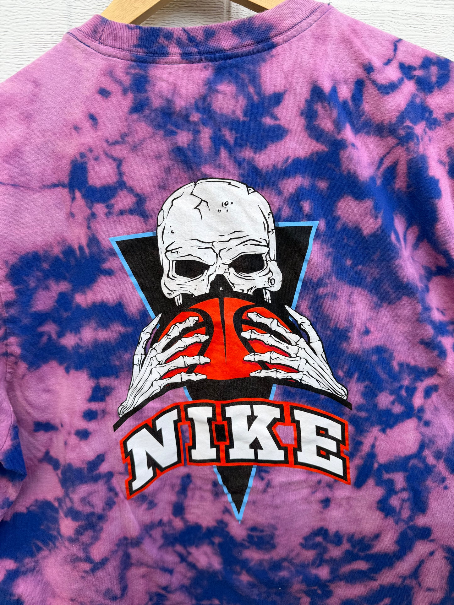 Nike Skull Basketball Bleach Dye Tee - XL