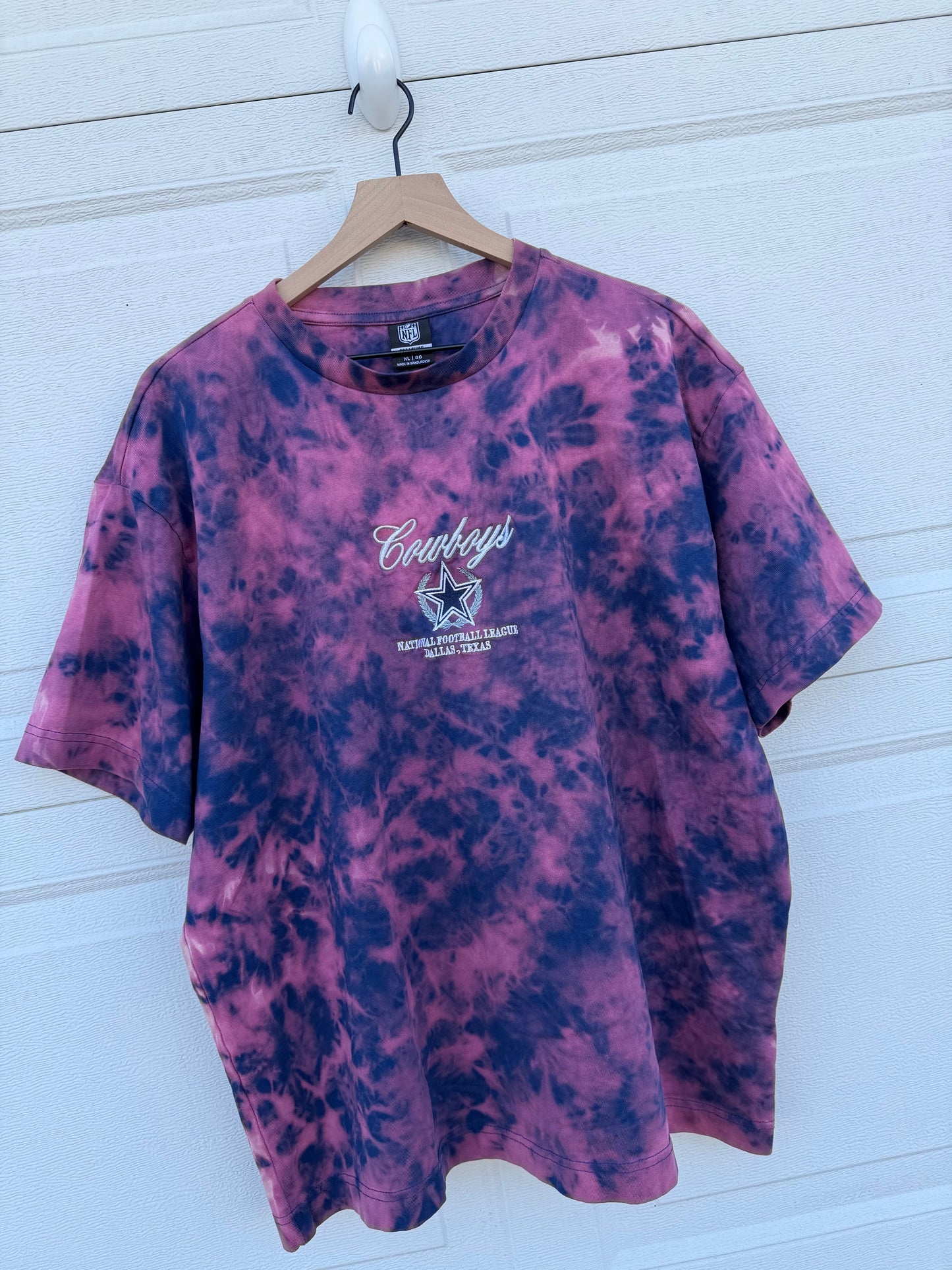 Cowboys Embroidered Bleach Dye Tee - XL