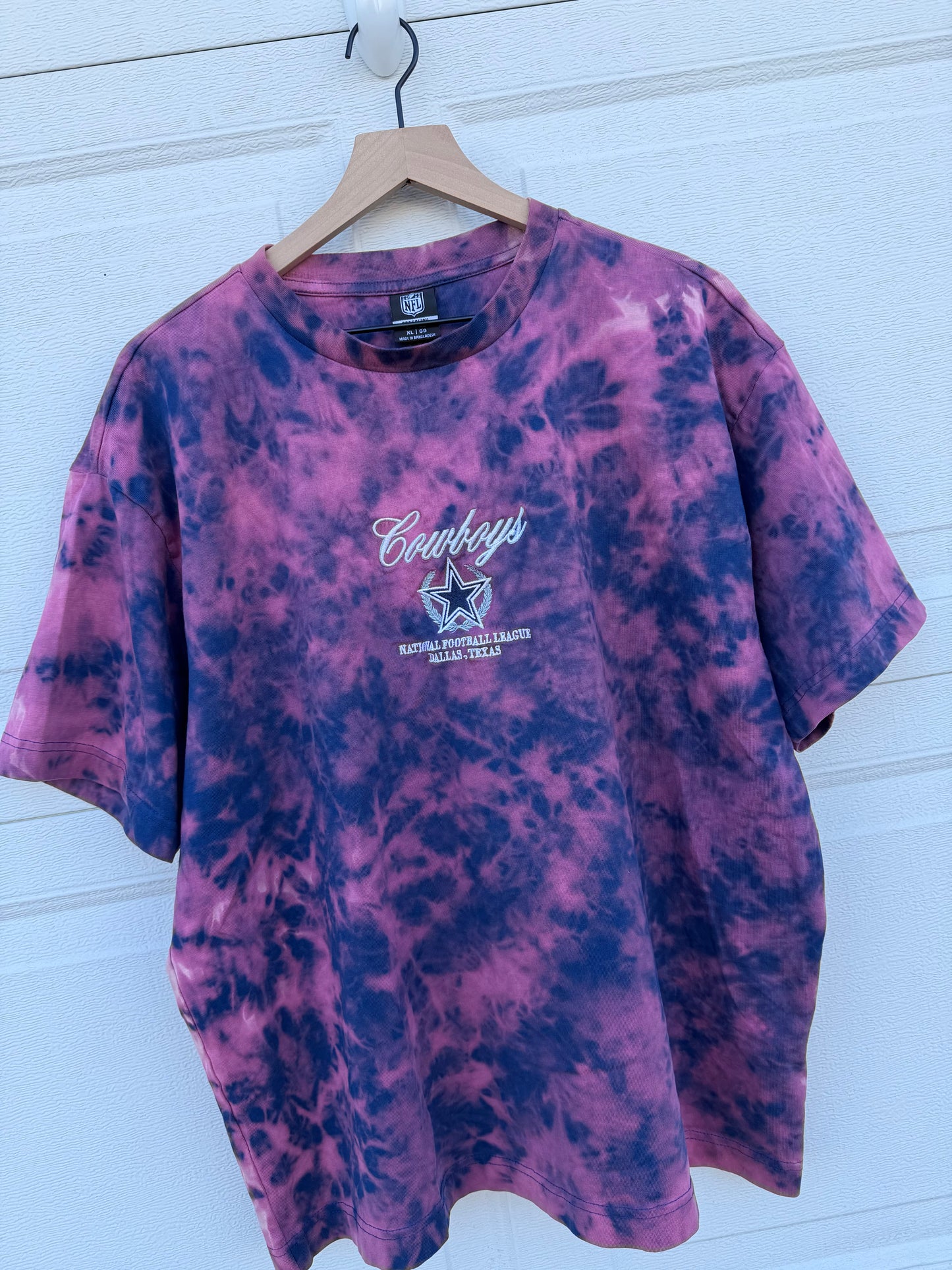Cowboys Embroidered Bleach Dye Tee - XL