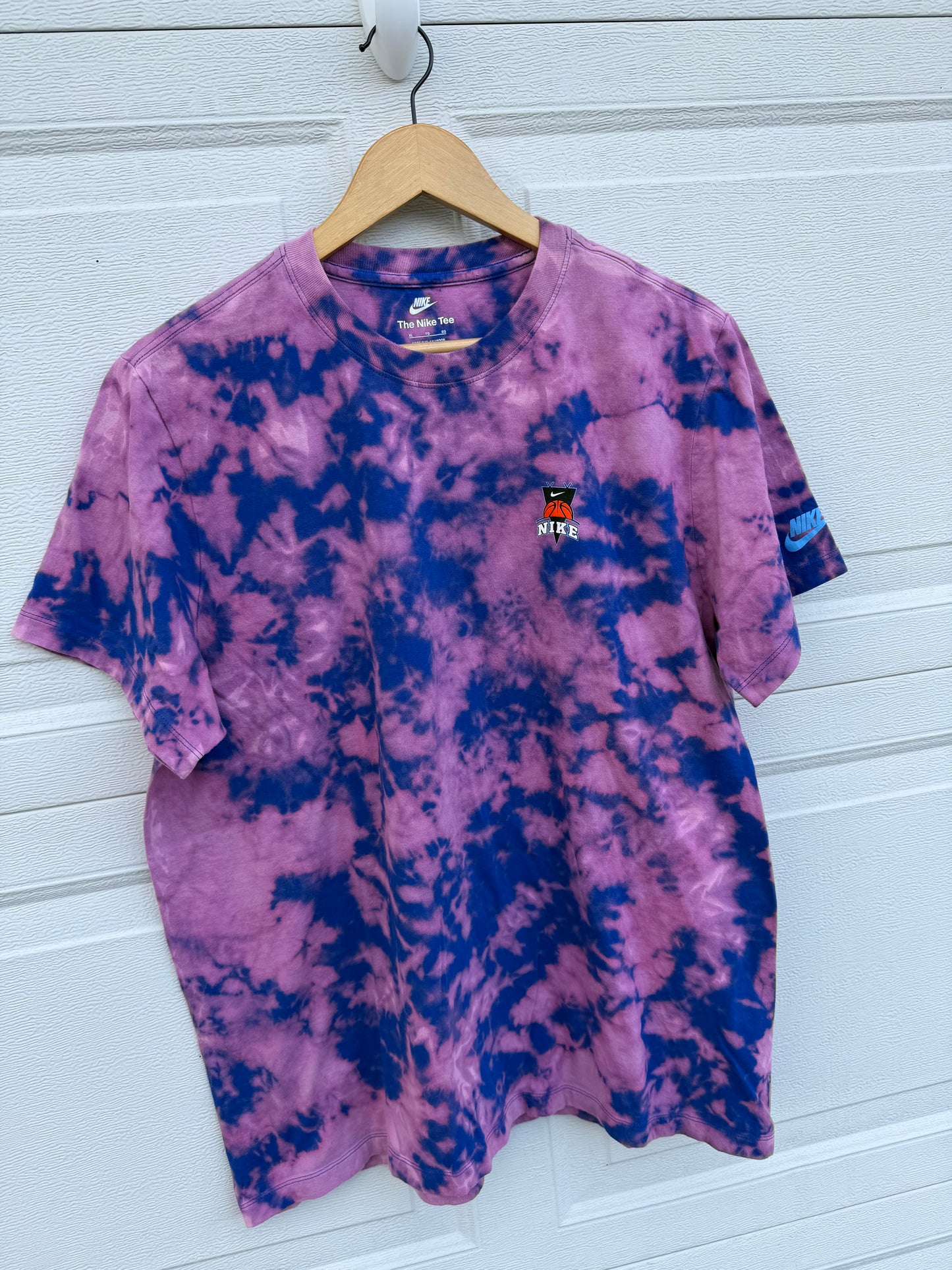Nike Skull Basketball Bleach Dye Tee - XL